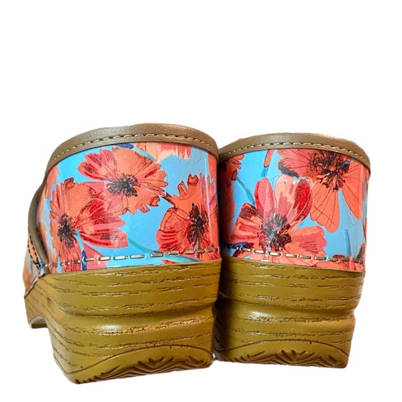 FINAL PRICE-Dansko New Women's Professional Clogs Poppies
Patent Leather - Picture 8 of 12